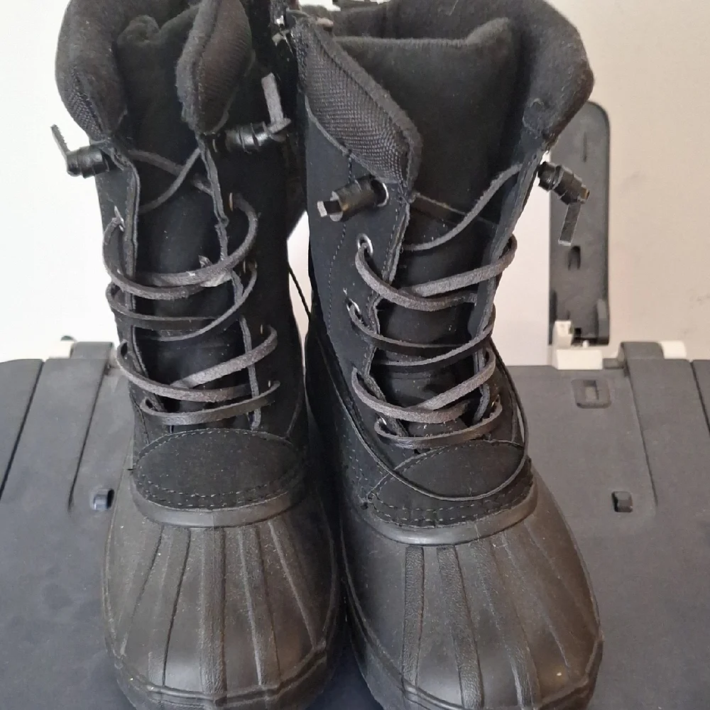 Khombu Black Snow Boots